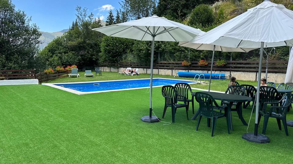 Swimming pool, Swimming pool