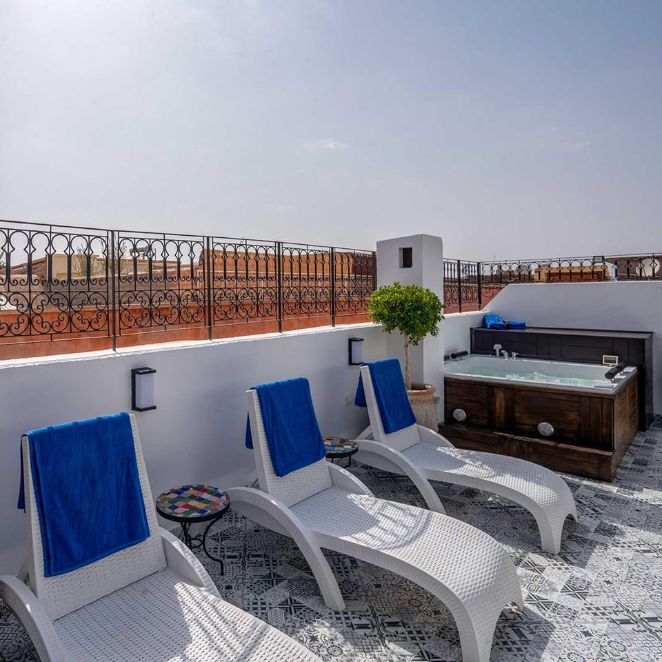 Patio, Hot Tub, Spa and wellness centre/facilities