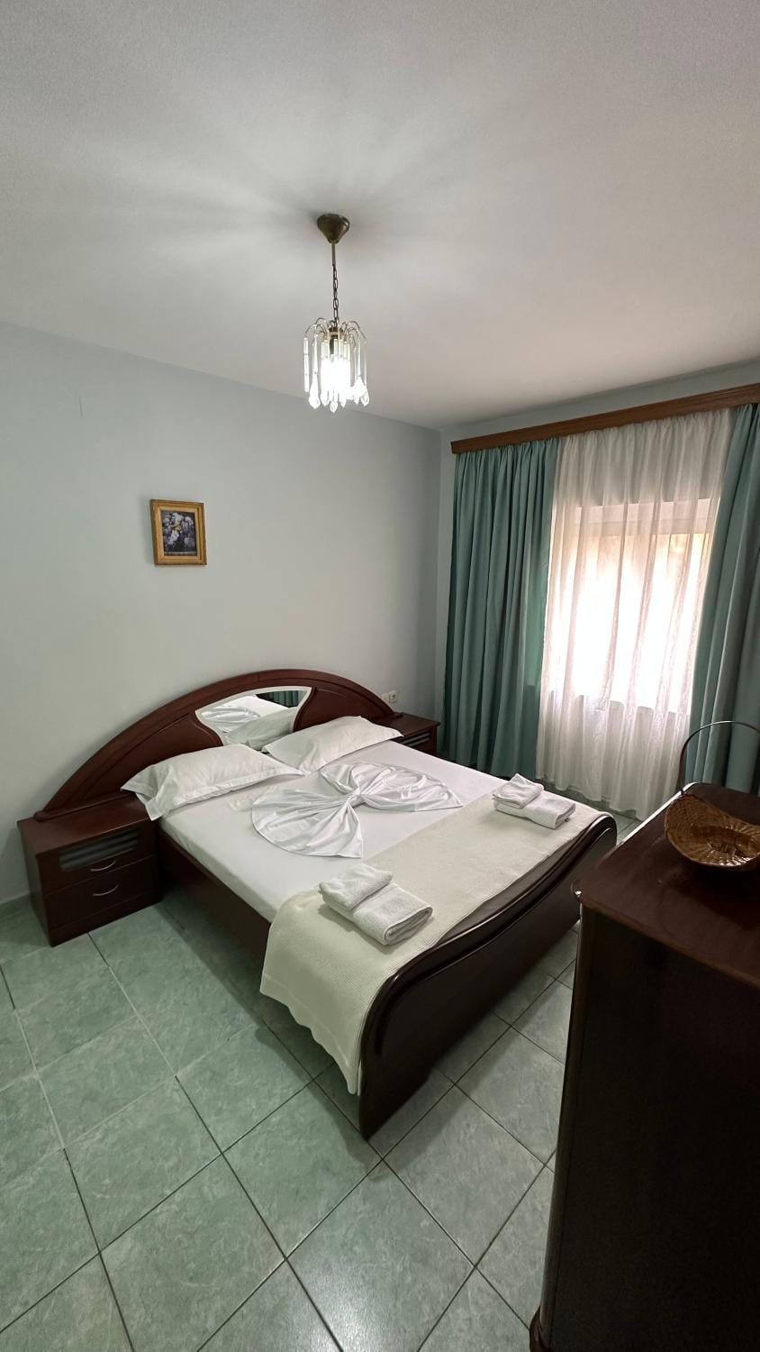Bed, Photo of the whole room, Bedroom, towels