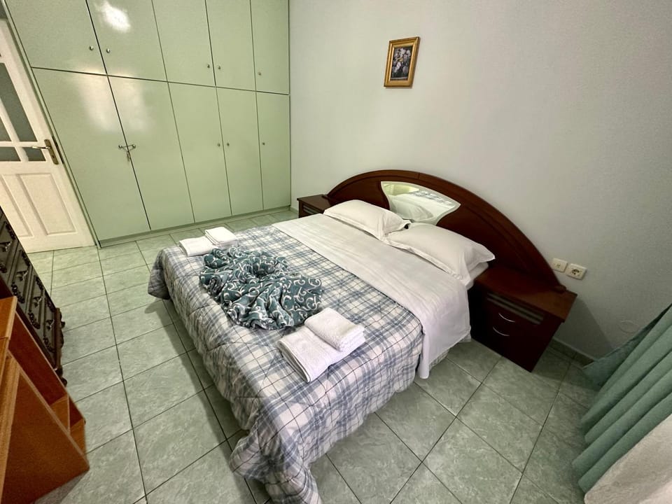 Bed, Photo of the whole room, Bedroom, towels, wardrobe