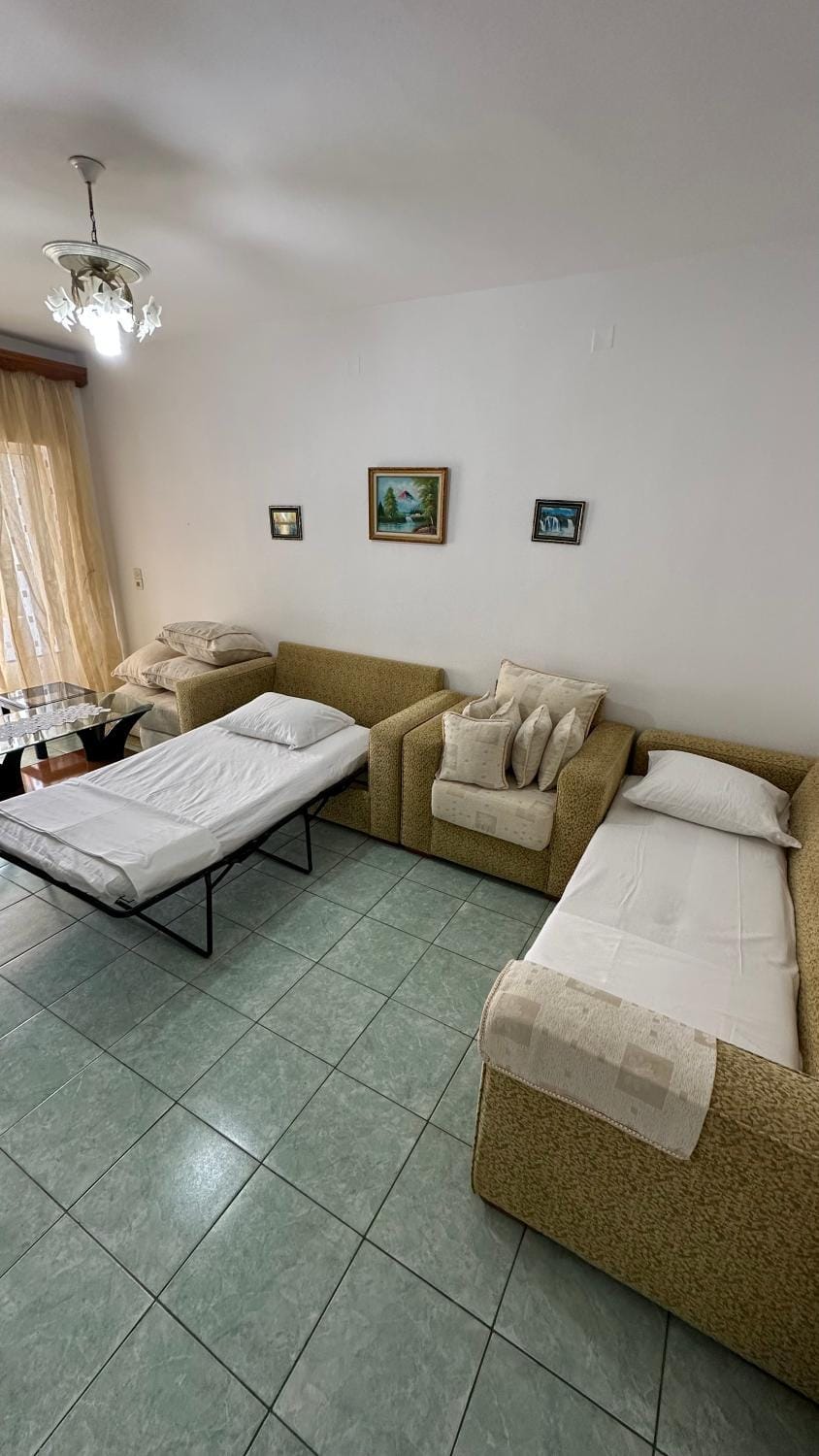 Bed, Living room, Photo of the whole room, Seating area