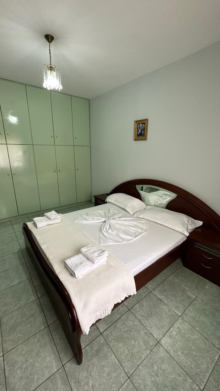 Bed, Bedroom, towels, wardrobe