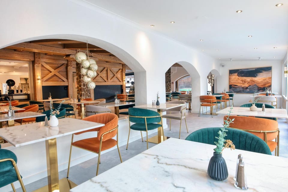 Restaurant/places to eat, Restaurant/places to eat