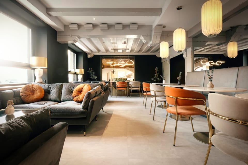 Communal lounge/ TV room, Living room