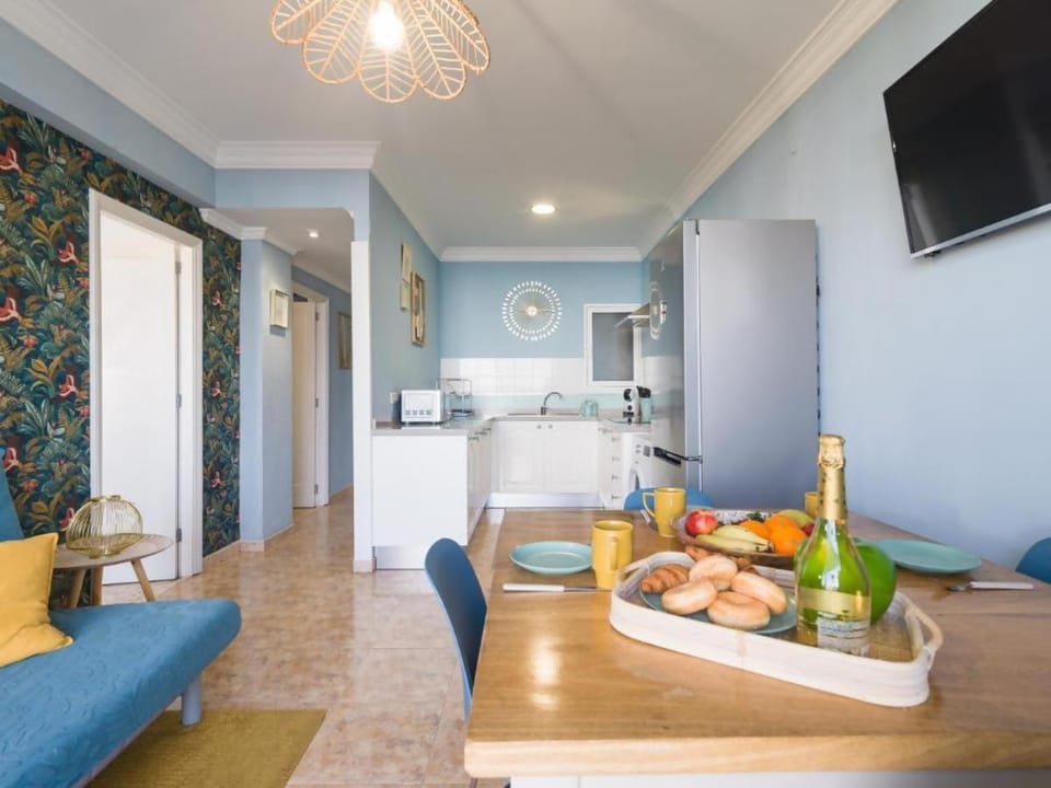 Casita Canaria Playa Beachfront Access & Lateral Ocean View With Terrace Apartment in Las Palmas de Gran Canaria