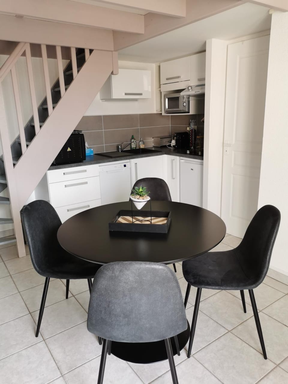 Kitchen or kitchenette, Living room, Dining area