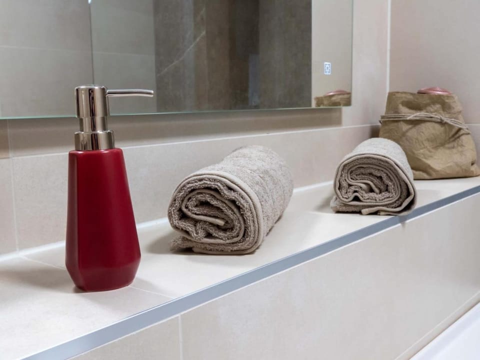 Bathroom, towels