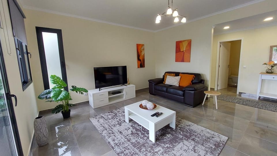 Communal lounge/ TV room, TV and multimedia, Living room, Evening entertainment