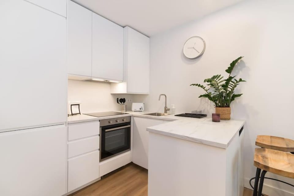 Moderno y Acogedor Apartamento en Atocha 4 PAX A/C Apartment in Centro