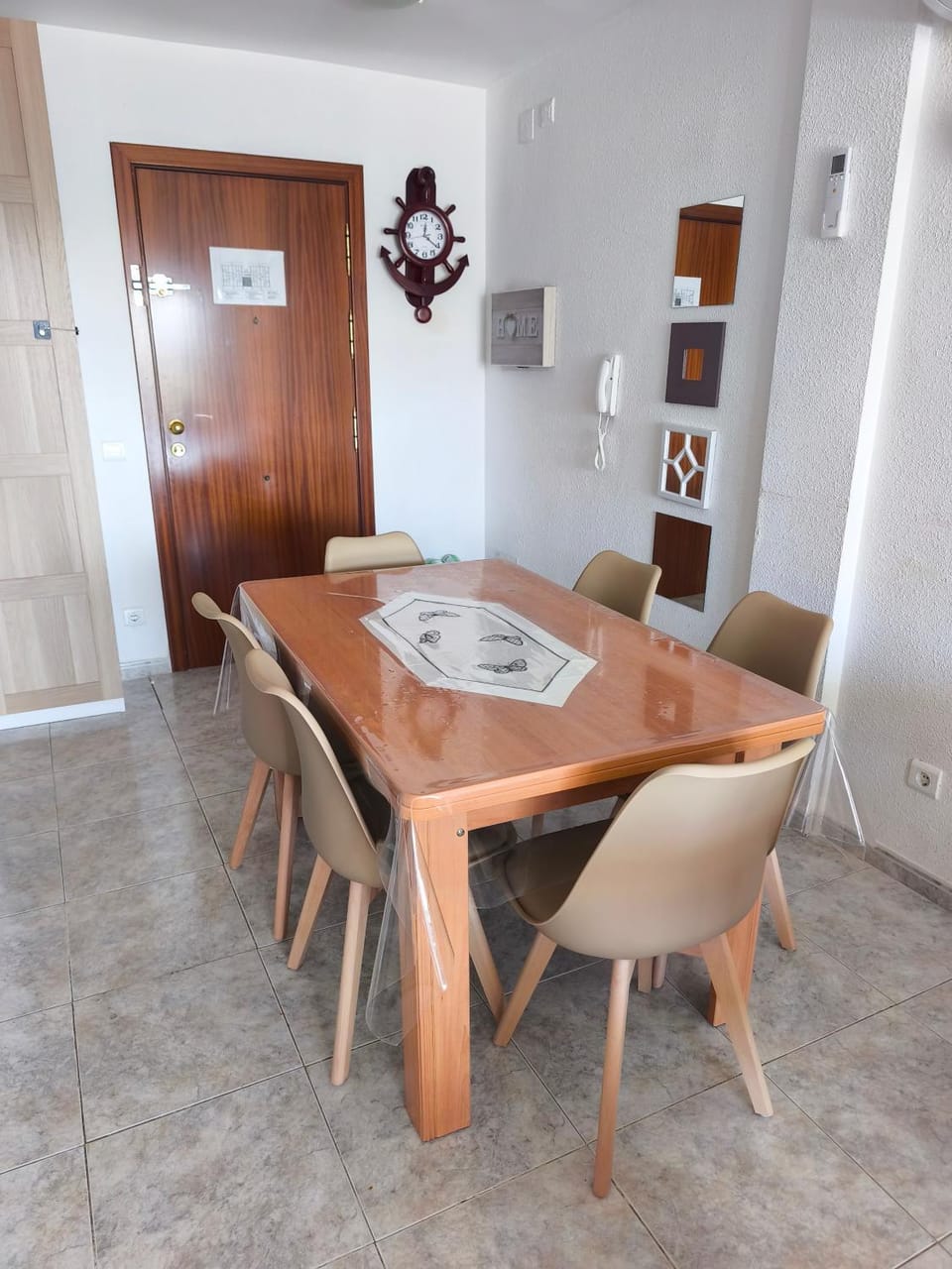 Appartement tout confort terrasse 21 m2 pleins sud wifi proche port aventura centre et plage 2 chambres 2 SDB piscine Apartment in Salou
