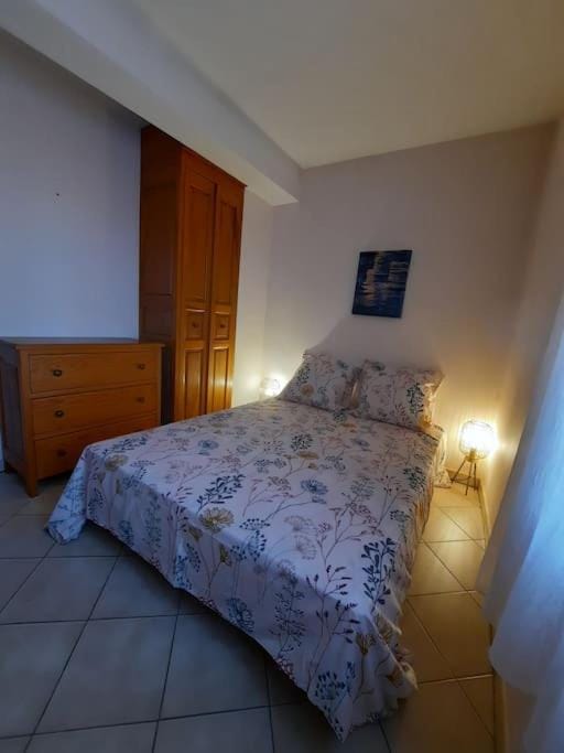 Bed, Photo of the whole room, Bedroom, storage