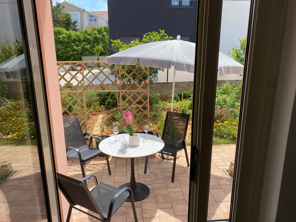 Garden, Balcony/Terrace, Seating area, Garden view