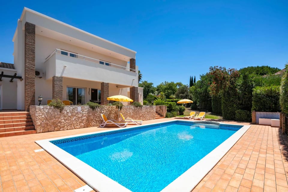 Property building, Patio, Day, Garden, Garden view, Pool view, Swimming pool, Swimming pool, sunbed