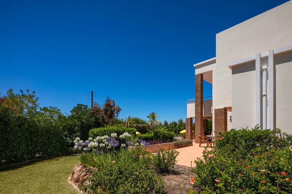 Property building, Day, Garden, Garden, Garden view