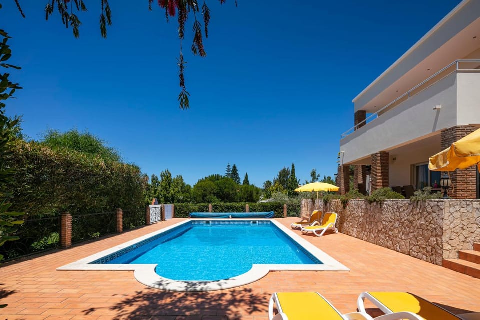 Property building, Patio, Day, Garden, Garden view, Pool view, Swimming pool, Swimming pool, sunbed