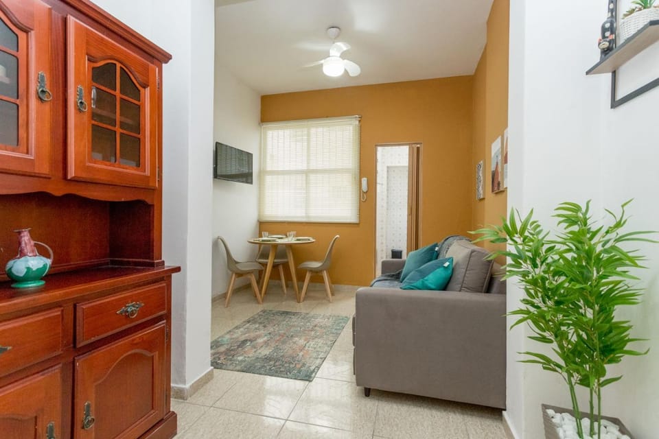 Conforto e relax, caminhando para a Praia de Copacabana, Quarto e Sala, completo, com wi fi, cozinha, ar condicionado Apartment in Rio de Janeiro
