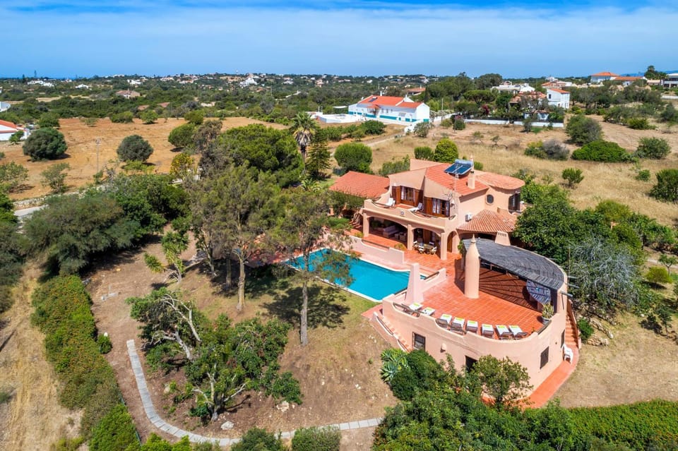 Property building, Day, Natural landscape, Bird's eye view, Pool view, Swimming pool