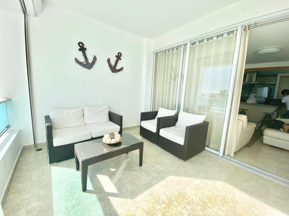 Balcony/Terrace, furniture
