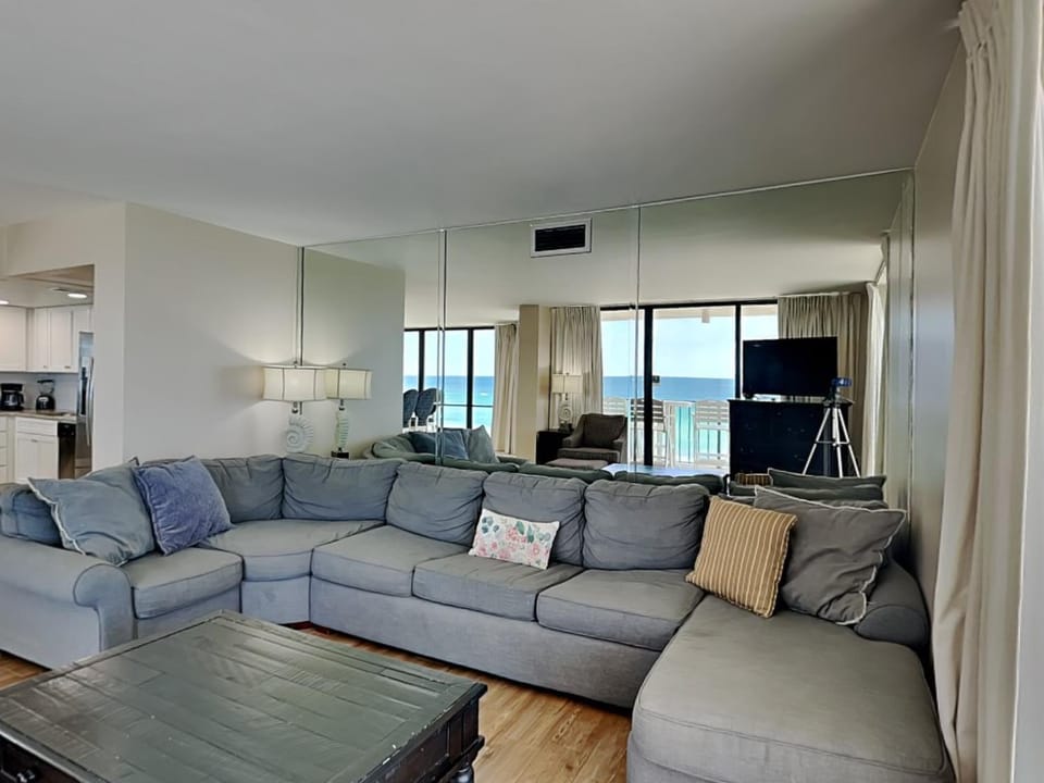 TV and multimedia, Balcony/Terrace, Living room, Seating area, Sea view, furniture, air conditioner