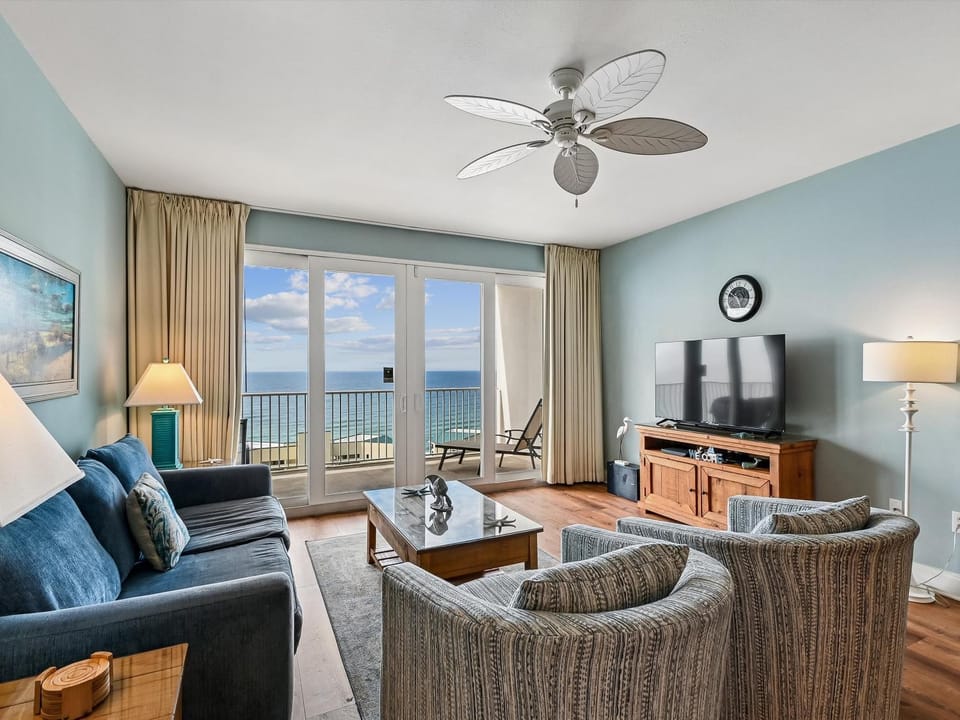 TV and multimedia, Balcony/Terrace, Living room, Seating area, Sea view, furniture