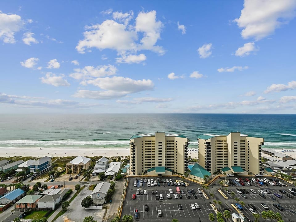 Property building, Bird's eye view, Beach, Sea view, Swimming pool, Parking