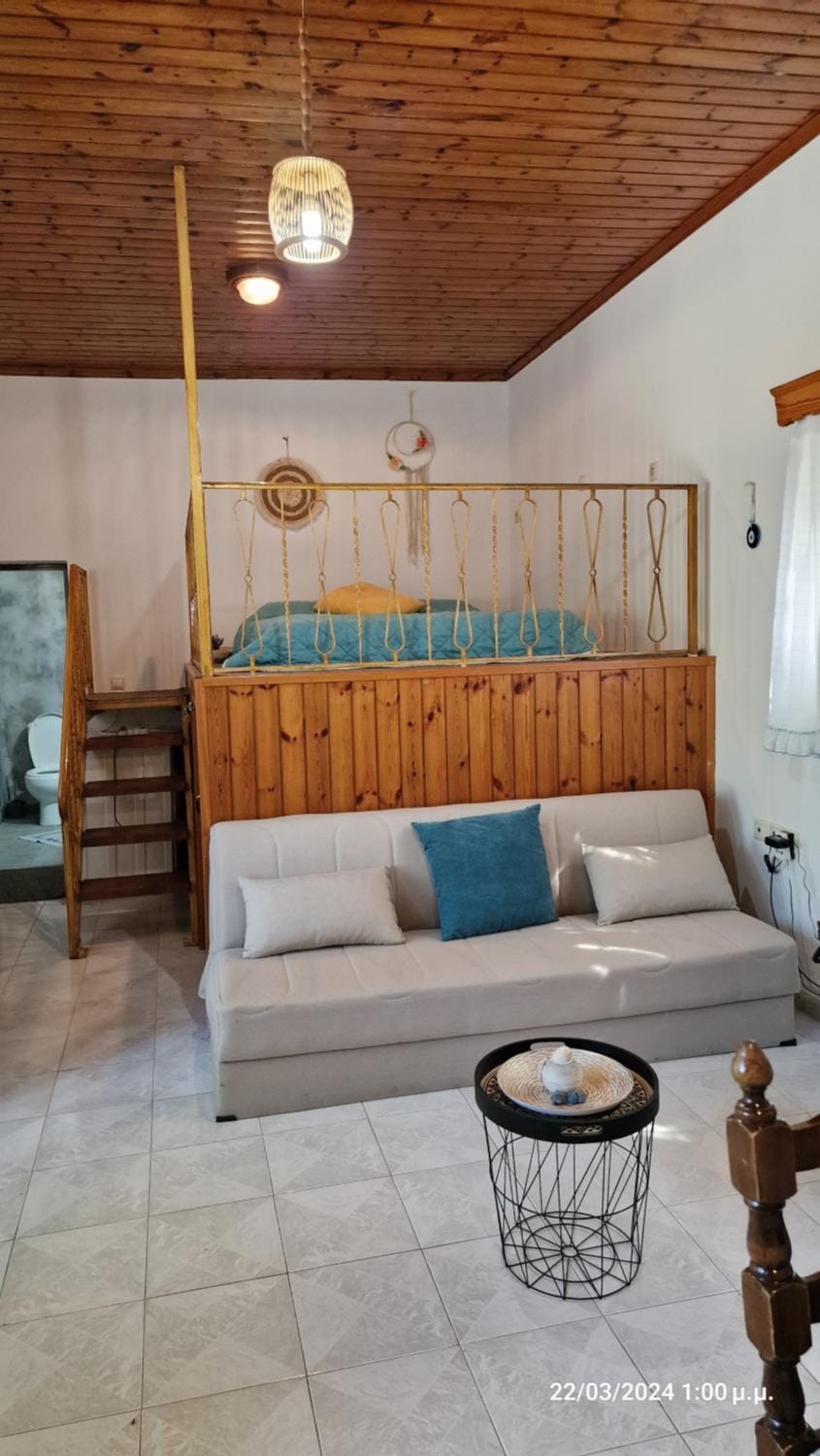 Photo of the whole room, Seating area