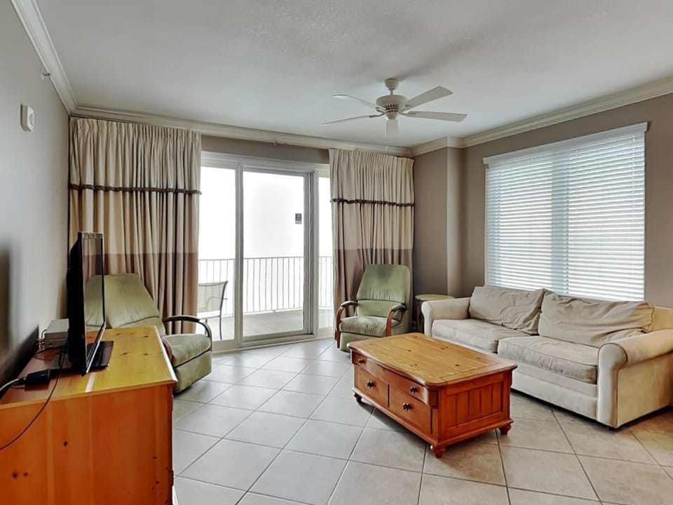 TV and multimedia, Balcony/Terrace, Living room, Seating area, furniture
