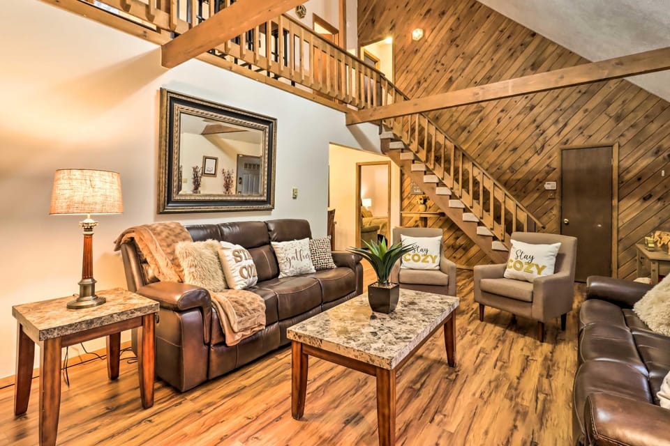 Near Big Boulder Mtn: Cabin w/ Furnished Deck Cabin in Tunkhannock Township