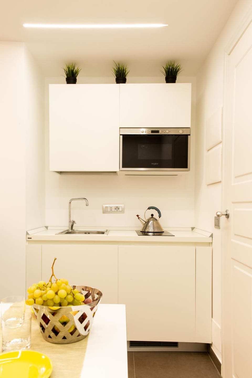 Kitchen or kitchenette, Communal kitchen, minibar, stove