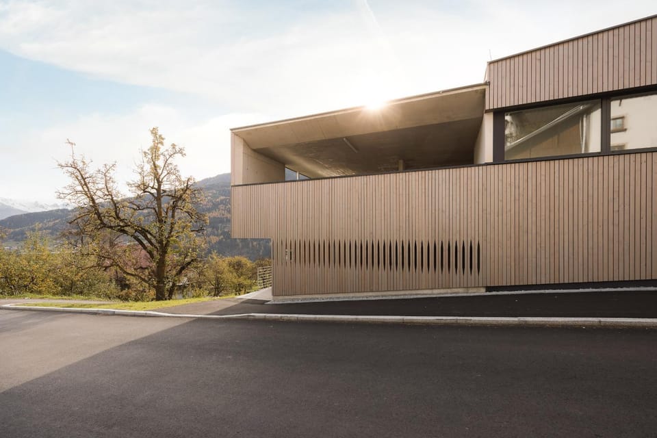 Property building, Day, Natural landscape, Mountain view