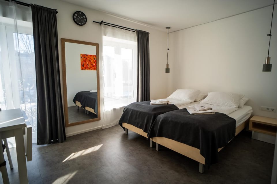 Bed, towels