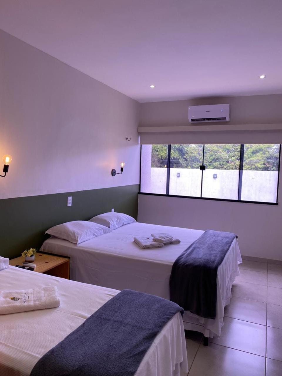 Bed, TV and multimedia, Photo of the whole room, Bedroom, minibar, towels, air conditioner