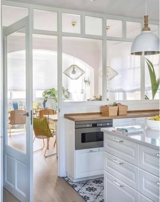 Kitchen or kitchenette, Dining area, minibar