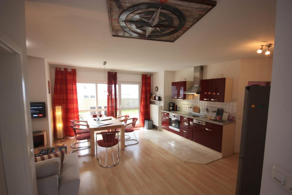 Kitchen or kitchenette, Living room, Photo of the whole room, Seating area, Dining area, pet friendly