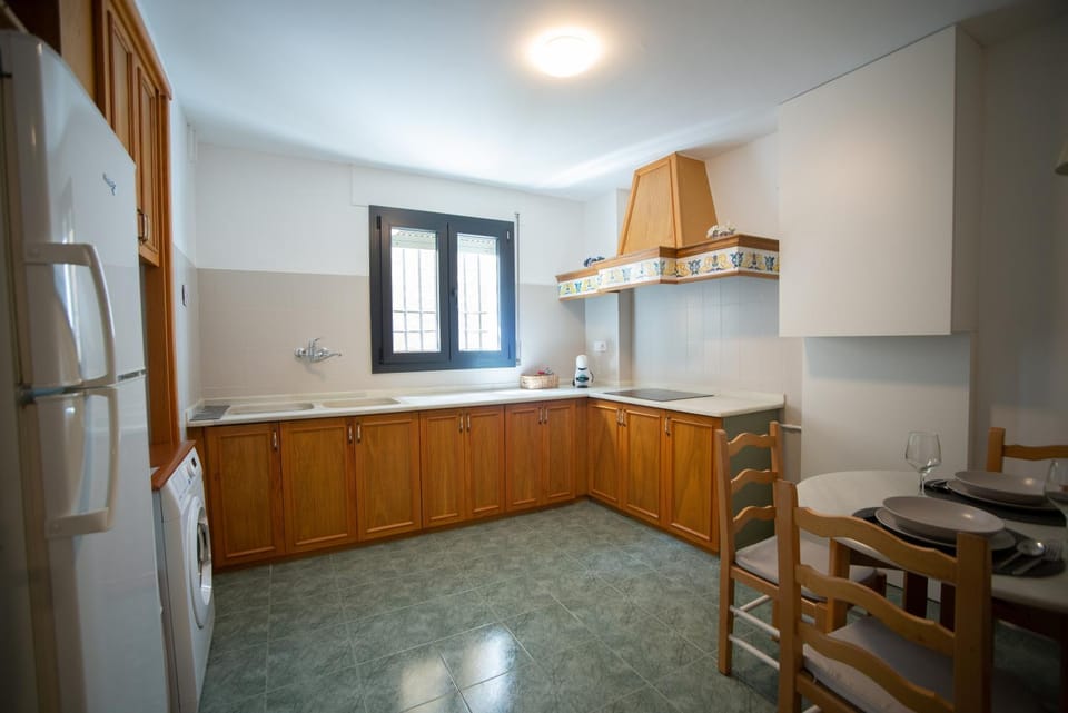Kitchen or kitchenette, Dining area, kitchen