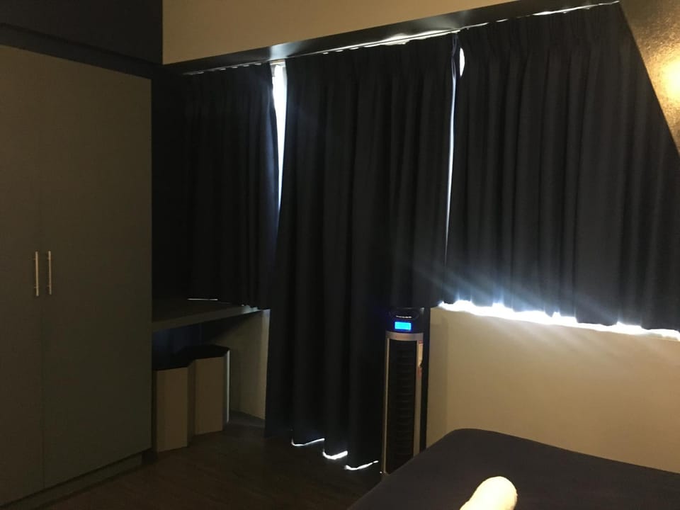 Cozy Condo Near NAIA with WIFI, Pool and Balcony Apartment hotel in Pasay
