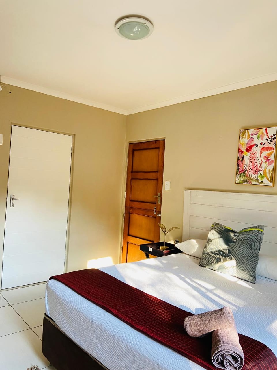 Bed, Photo of the whole room, Bedroom, towels