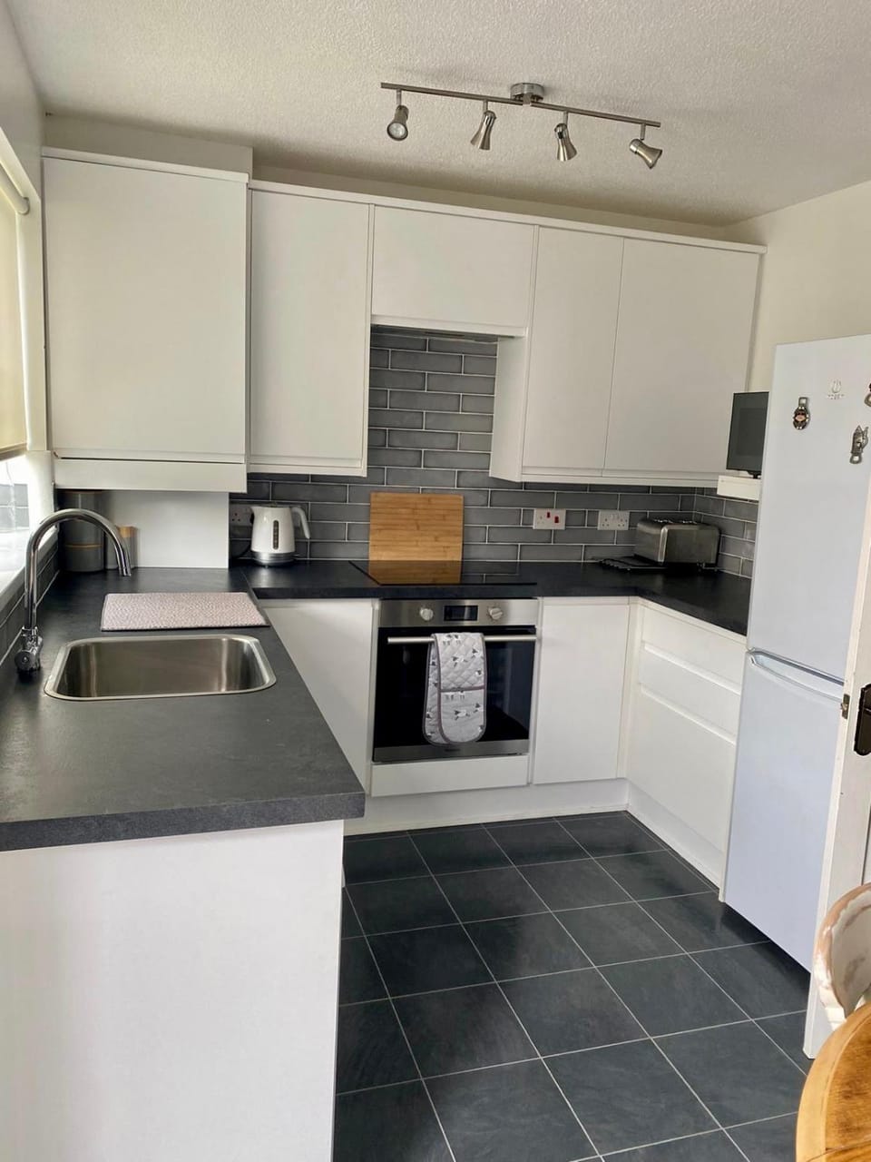 Manchester 2 Bedroom House with Garden House in Manchester