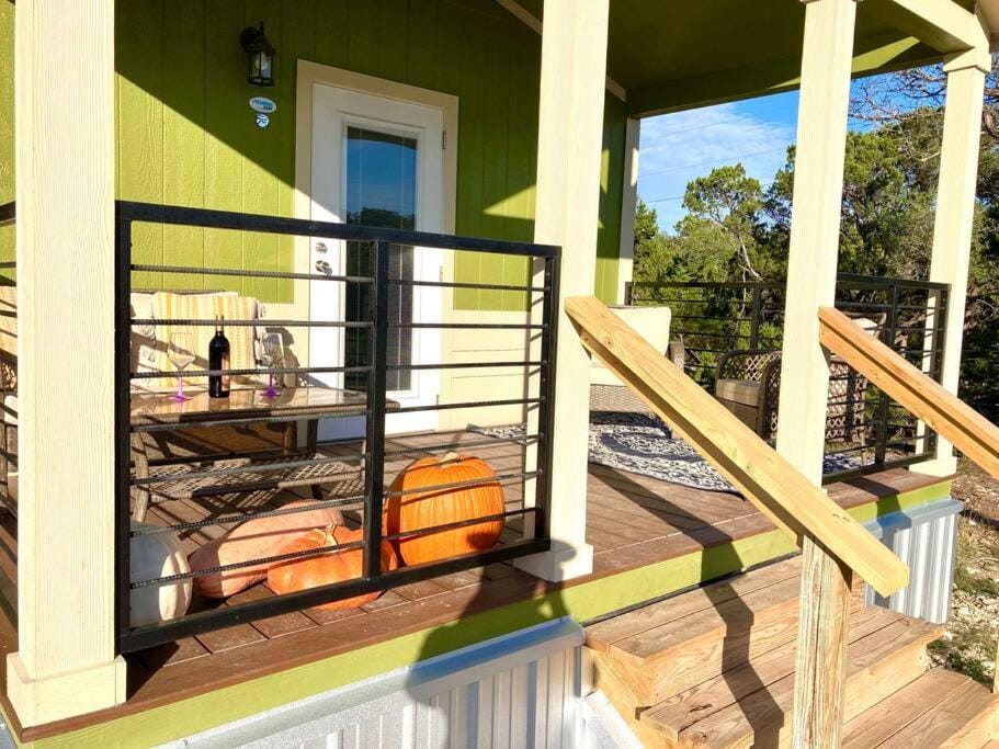 Cozy Tiny Home in the Hills House in Canyon Lake