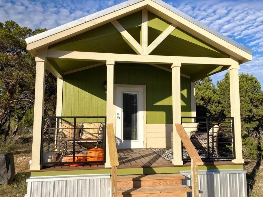 Cozy Tiny Home in the Hills House in Canyon Lake