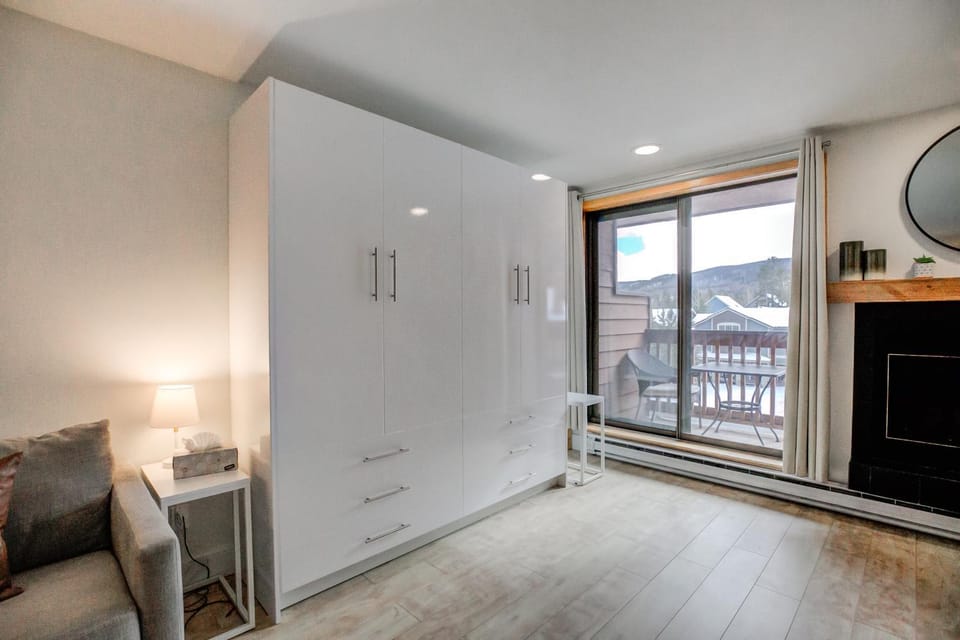 Cedar Lodge Royal Studio Condo: Downtown Frisco Apartment in Frisco