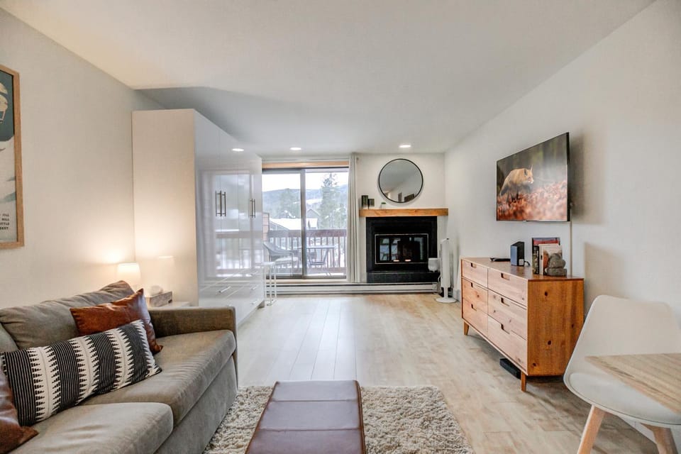 Cedar Lodge Royal Studio Condo: Downtown Frisco Apartment in Frisco