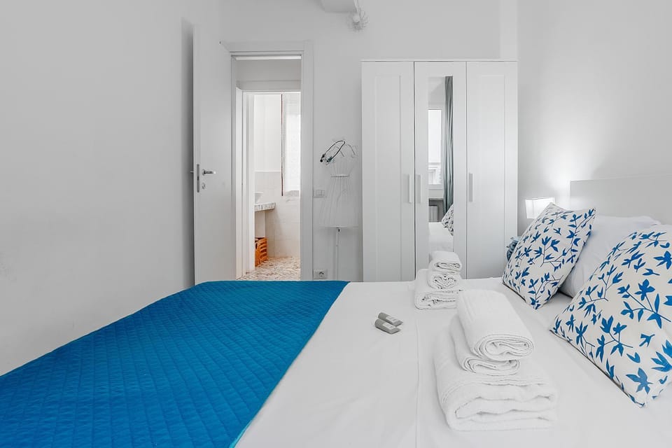 Bed, Photo of the whole room, Bedroom, towels, wardrobe