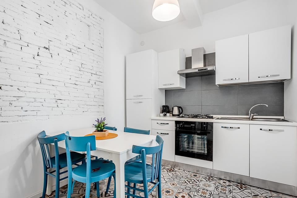 Kitchen or kitchenette, Dining area, oven, stove