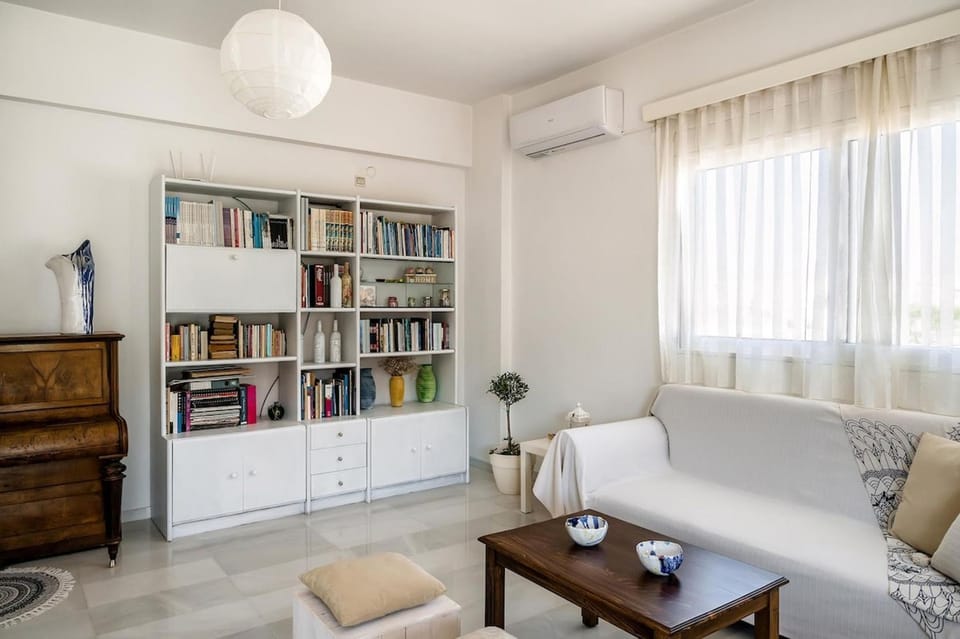 Library, Living room, Seating area, air conditioner
