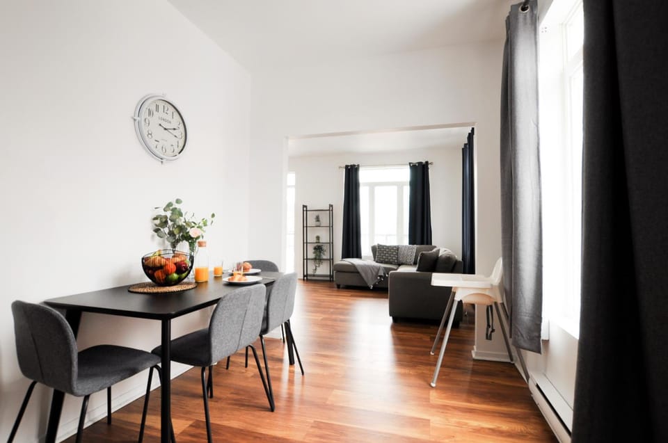 The 1810 - Spacious with balcony - North of Quebec Apartment in Quebec City