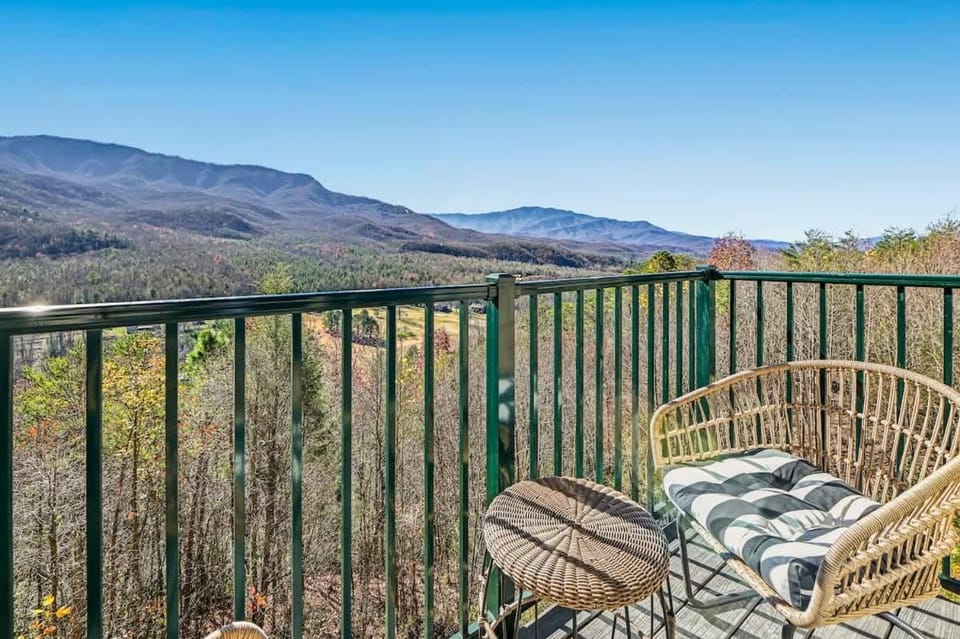Spring, Day, Natural landscape, View (from property/room), Balcony/Terrace, Mountain view