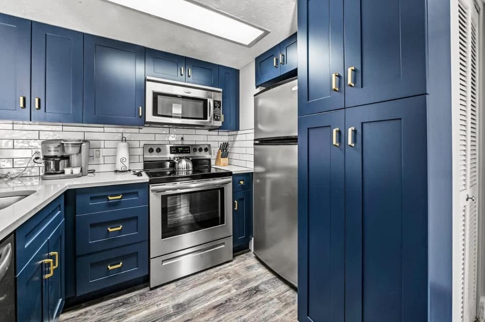 Kitchen or kitchenette, oven, stove