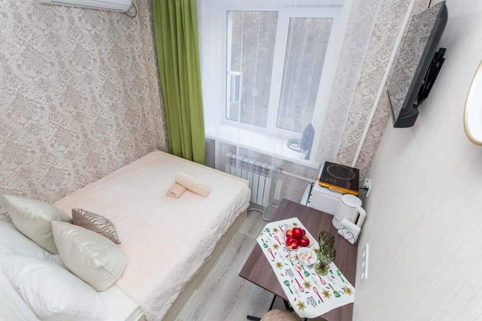 Bed, TV and multimedia, Photo of the whole room, Bedroom