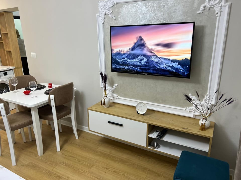 LETI APARTMENT RRUGA E DURRESIT Apartment in Tirana